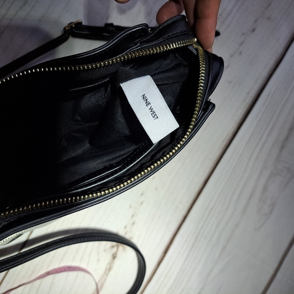 2 FOR 20 SALE Nine West Crossbody Purse Has Beauty Mark On The Back - Picture 12 of 15